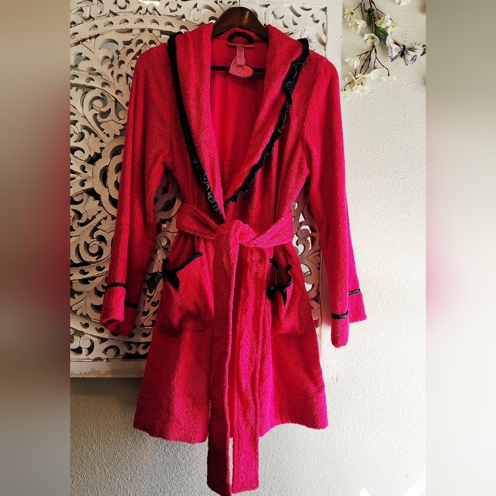 BETSEY JOHNSON INTIMATE ROBE HOT PINK & BLACK SATIN ACCENTS NWT SIZE MEDIUM - Picture 2 of 16